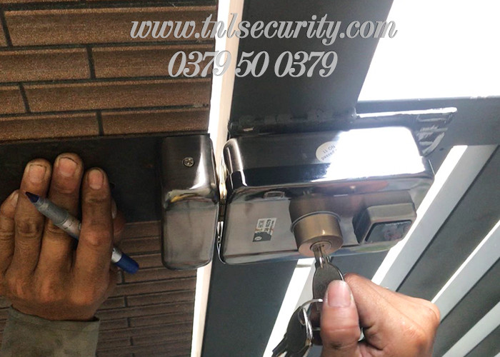 Khoa-cong-dien-tu-cho-nha-rieng-tai-Di-An-Binh-Duong